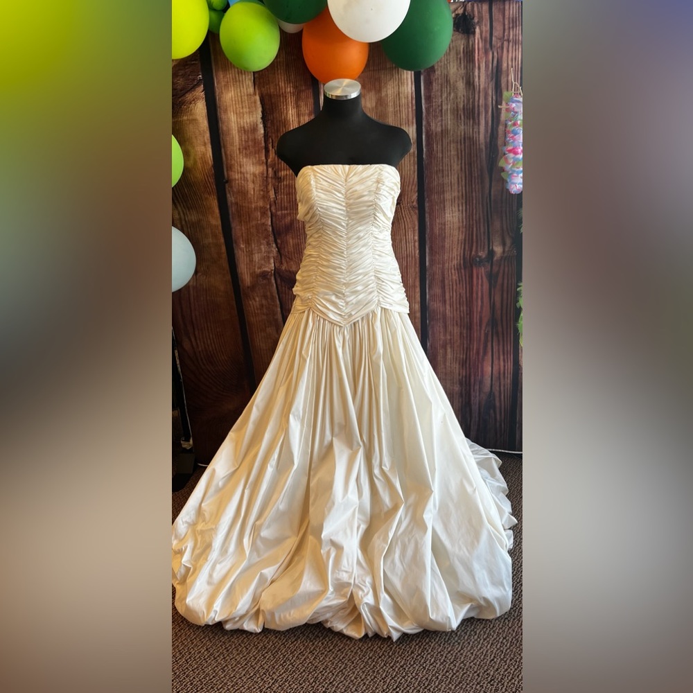 Cream strapless ruched wedding dress